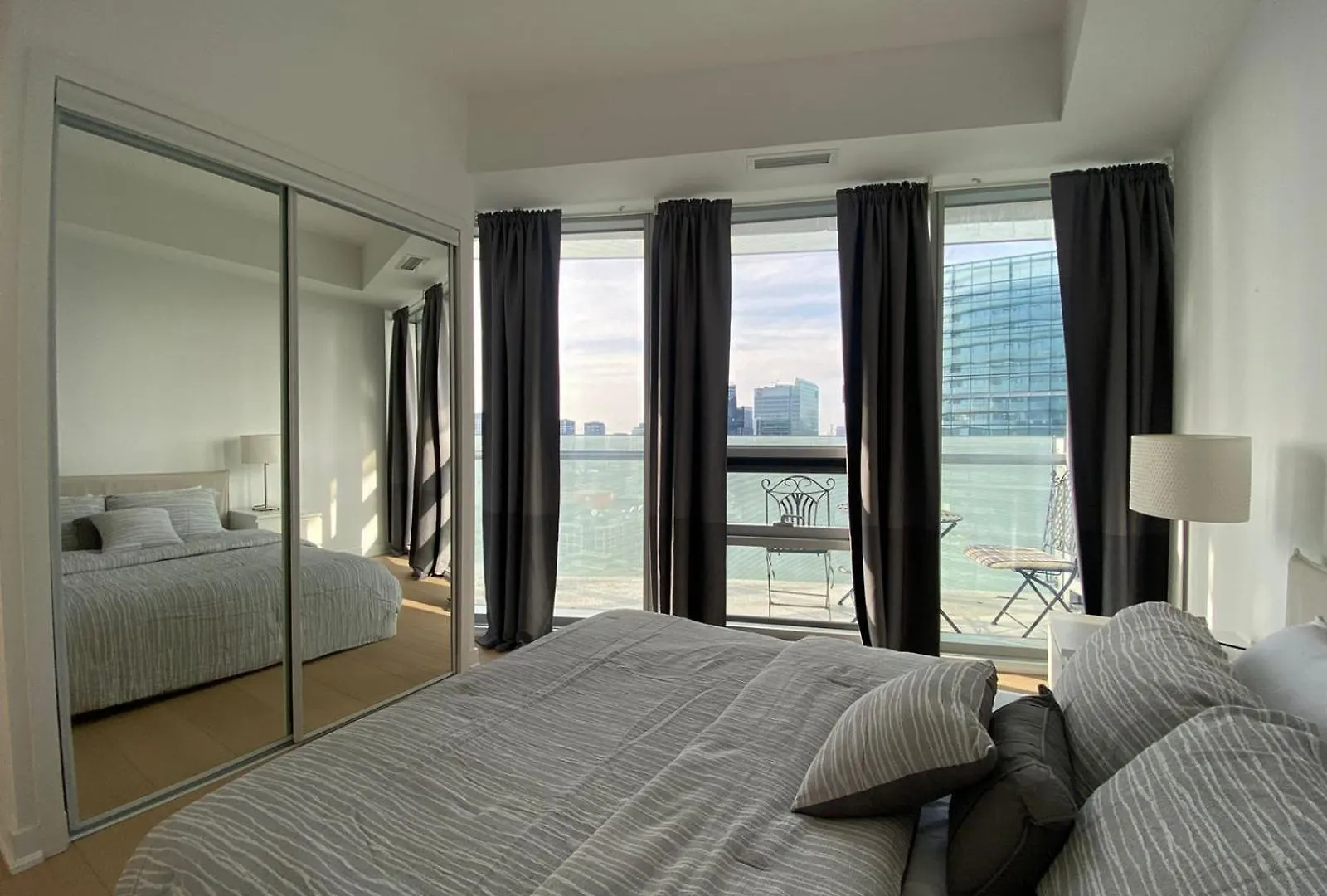 Downtown Deluxe Suite Toronto Apartment