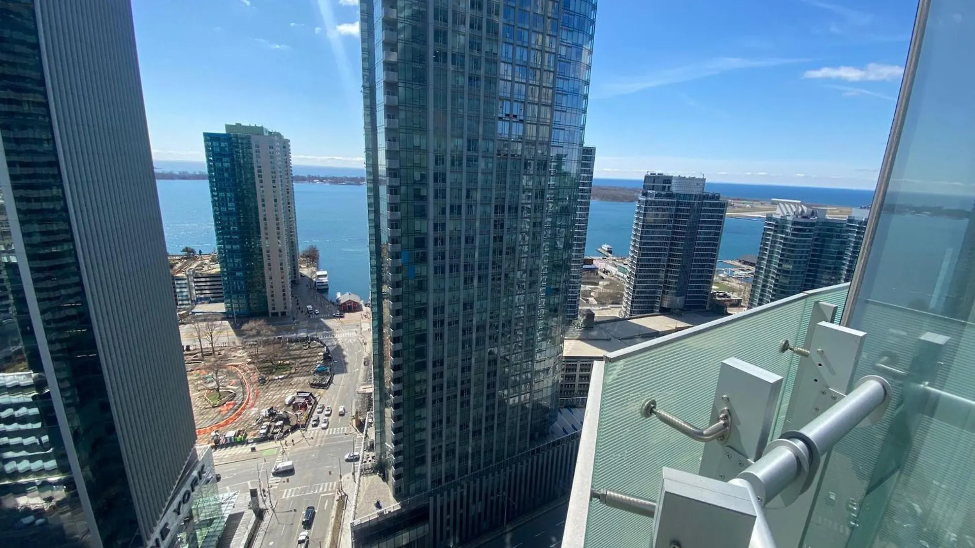 Downtown Deluxe Suite Toronto Canada