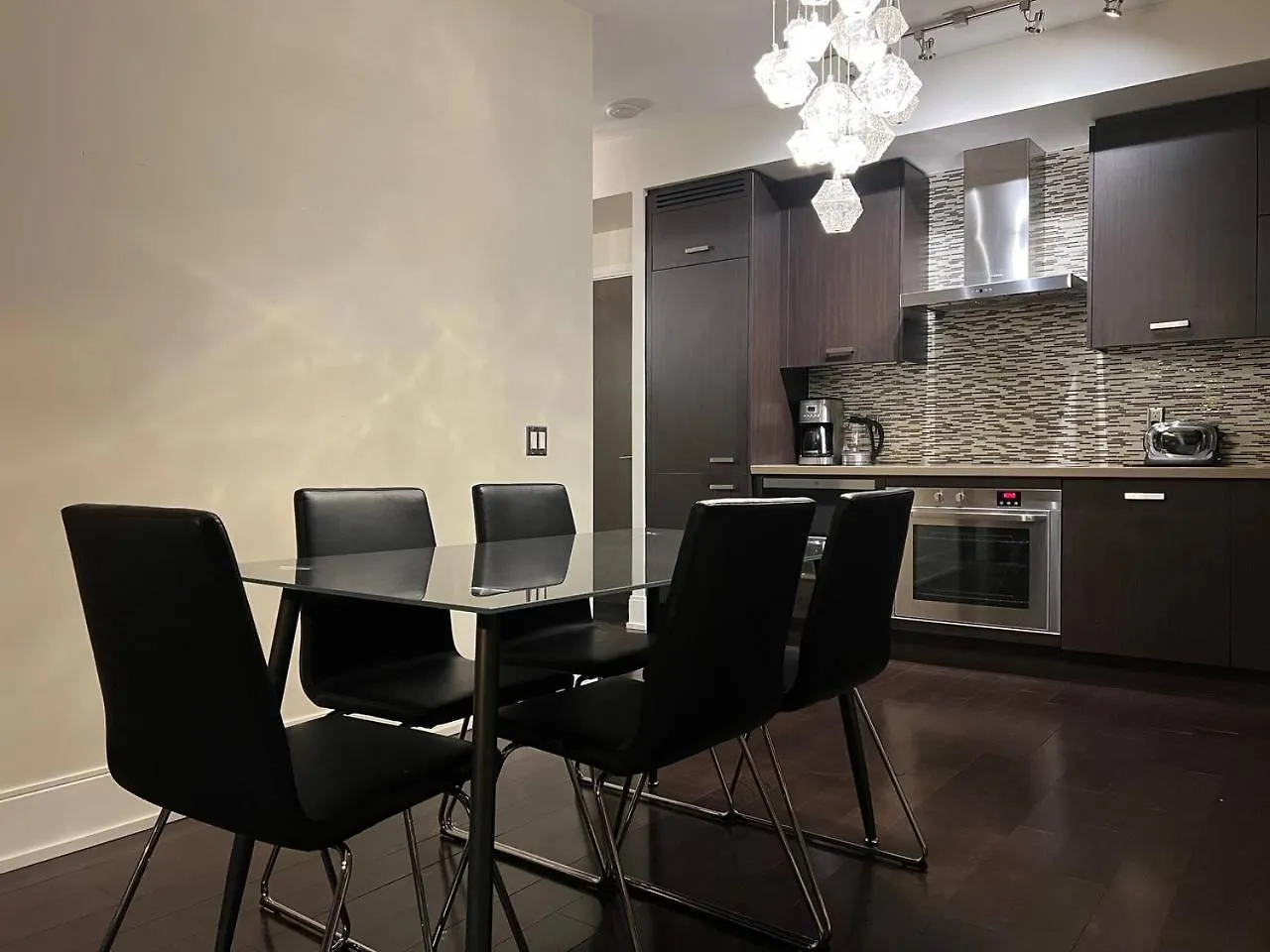 Downtown Deluxe Suite Toronto Canada